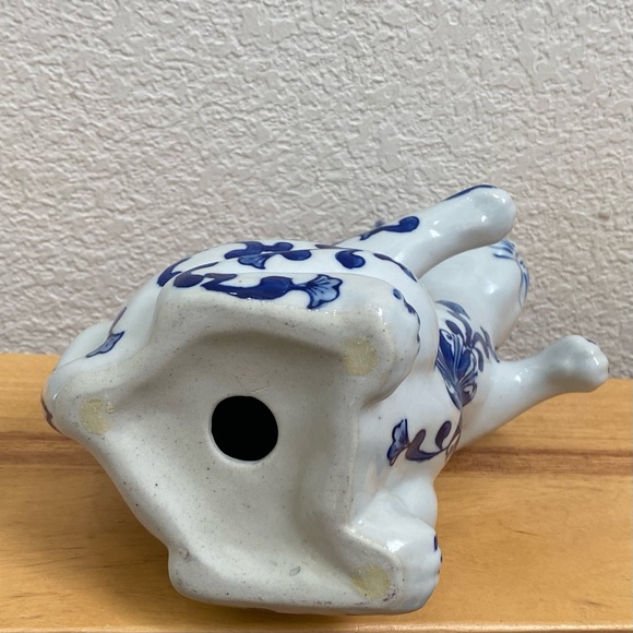 Vintage Blue & White Porcelain Cat Standing with Paws Out 8” Cat Figurine - Picture 11 of 11